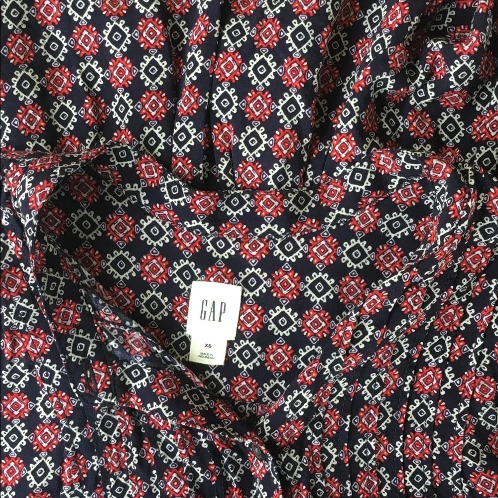 GAP Sleeveless Pullover Top - Picture 6 of 6